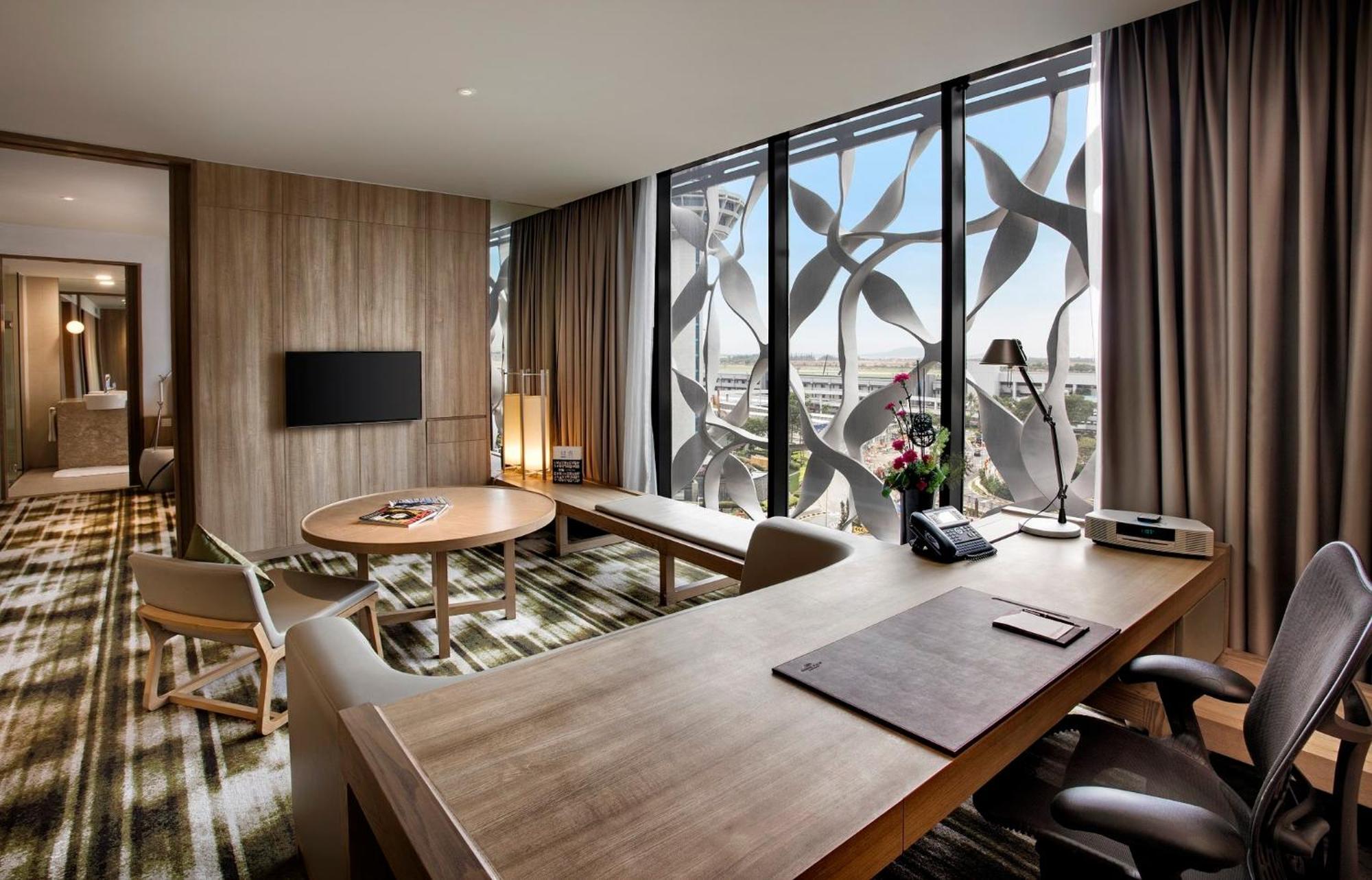 Crowne Plaza Changi Airport By Ihg Singapur Exterior foto A suite at the hotel